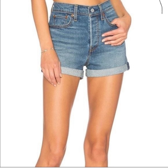 Levi’s Wedgie Short *make an offer* - Picture 8 of 8